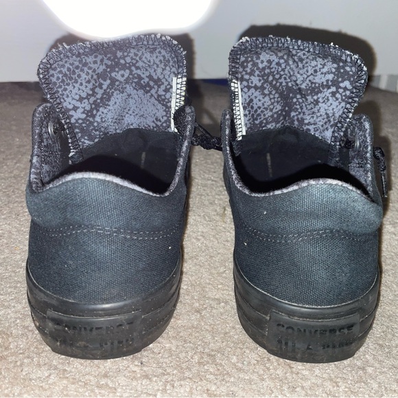 Black on black low top converse women’s size 7 - Picture 4 of 8